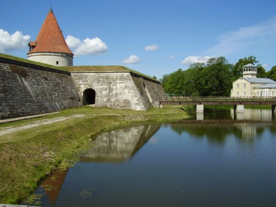 What city's fortress is in the picture?
