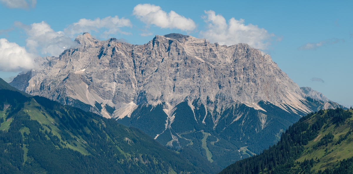 Wie heiβt der höchste Berg in Deutschland? Er ist 2962 m hoch.