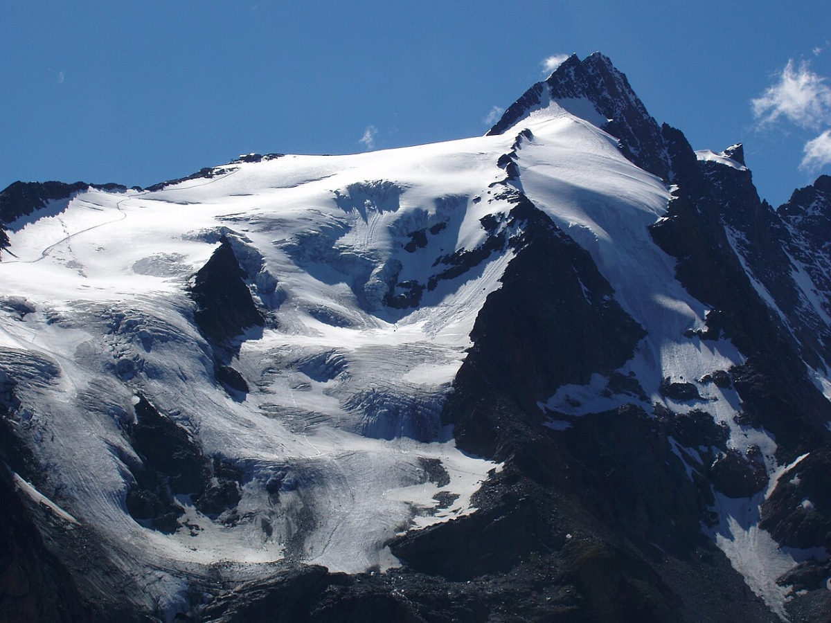 Wie heiβt der höchste Berg von Österreich? er ist 3798 m hoch.